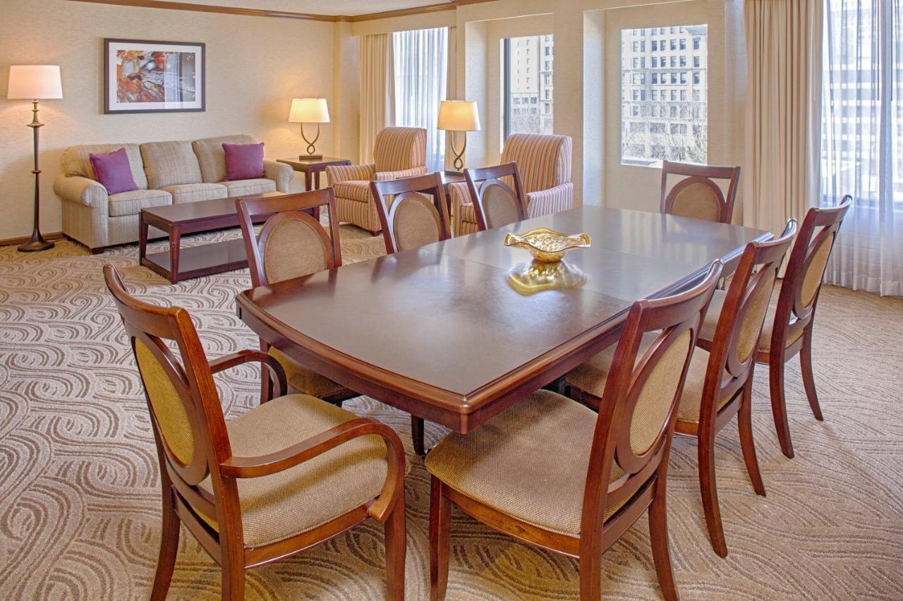 Radisson Dayton Convention Center Hotel Bagian luar foto