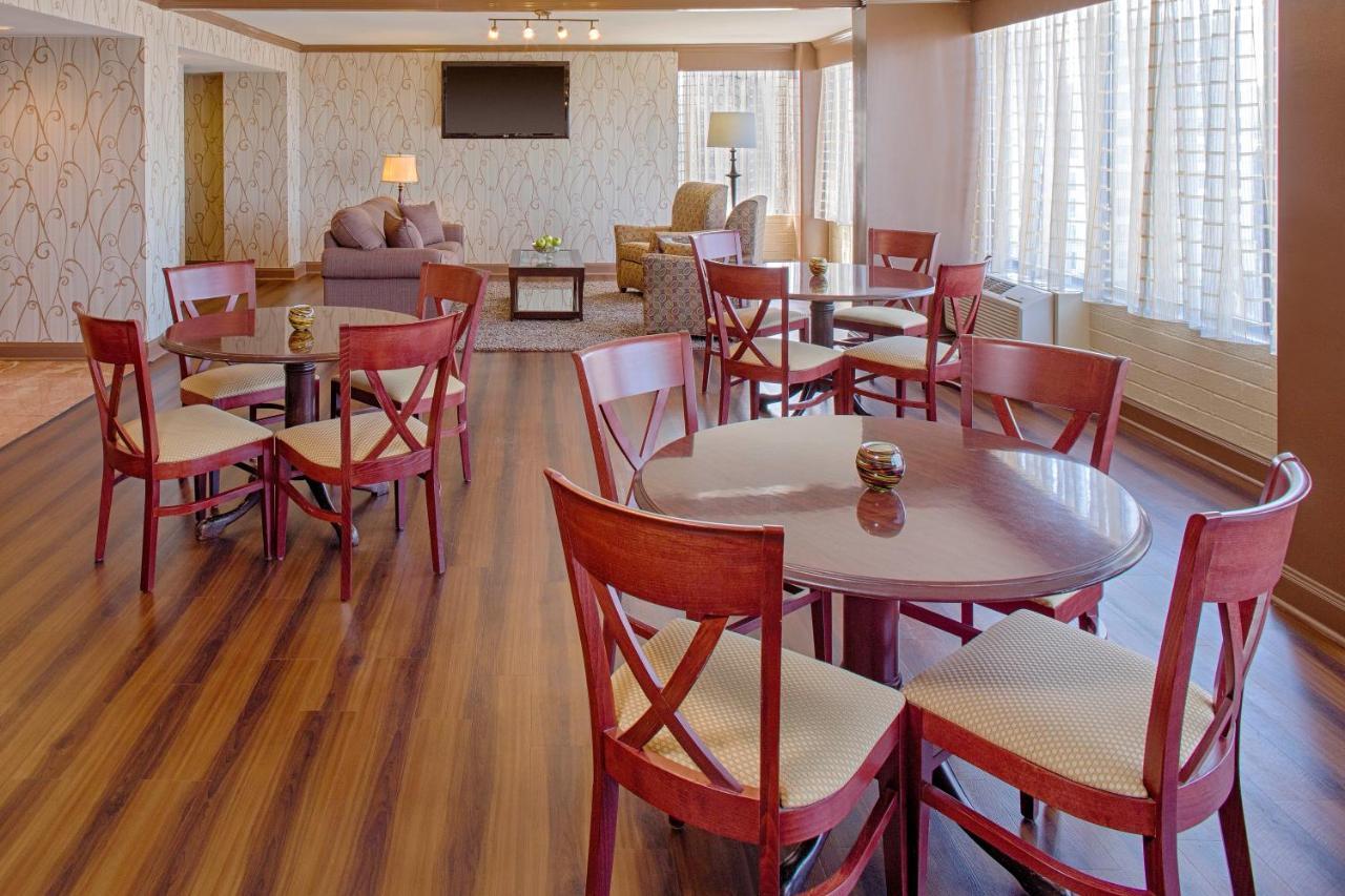 Radisson Dayton Convention Center Hotel Bagian luar foto