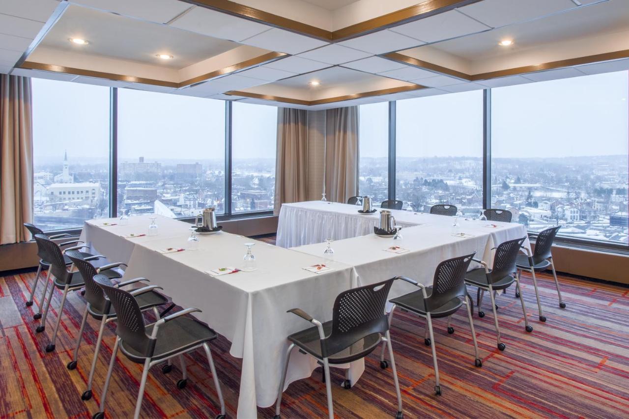 Radisson Dayton Convention Center Hotel Bagian luar foto