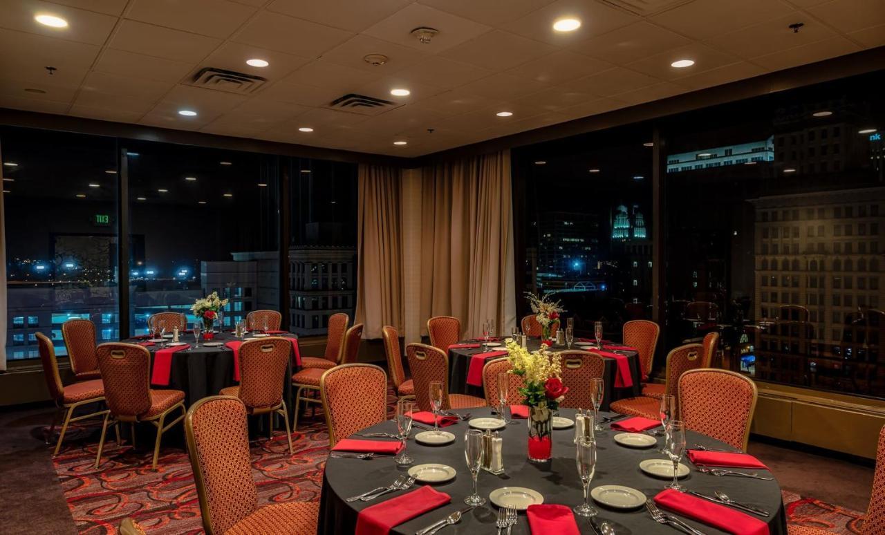 Radisson Dayton Convention Center Hotel Bagian luar foto