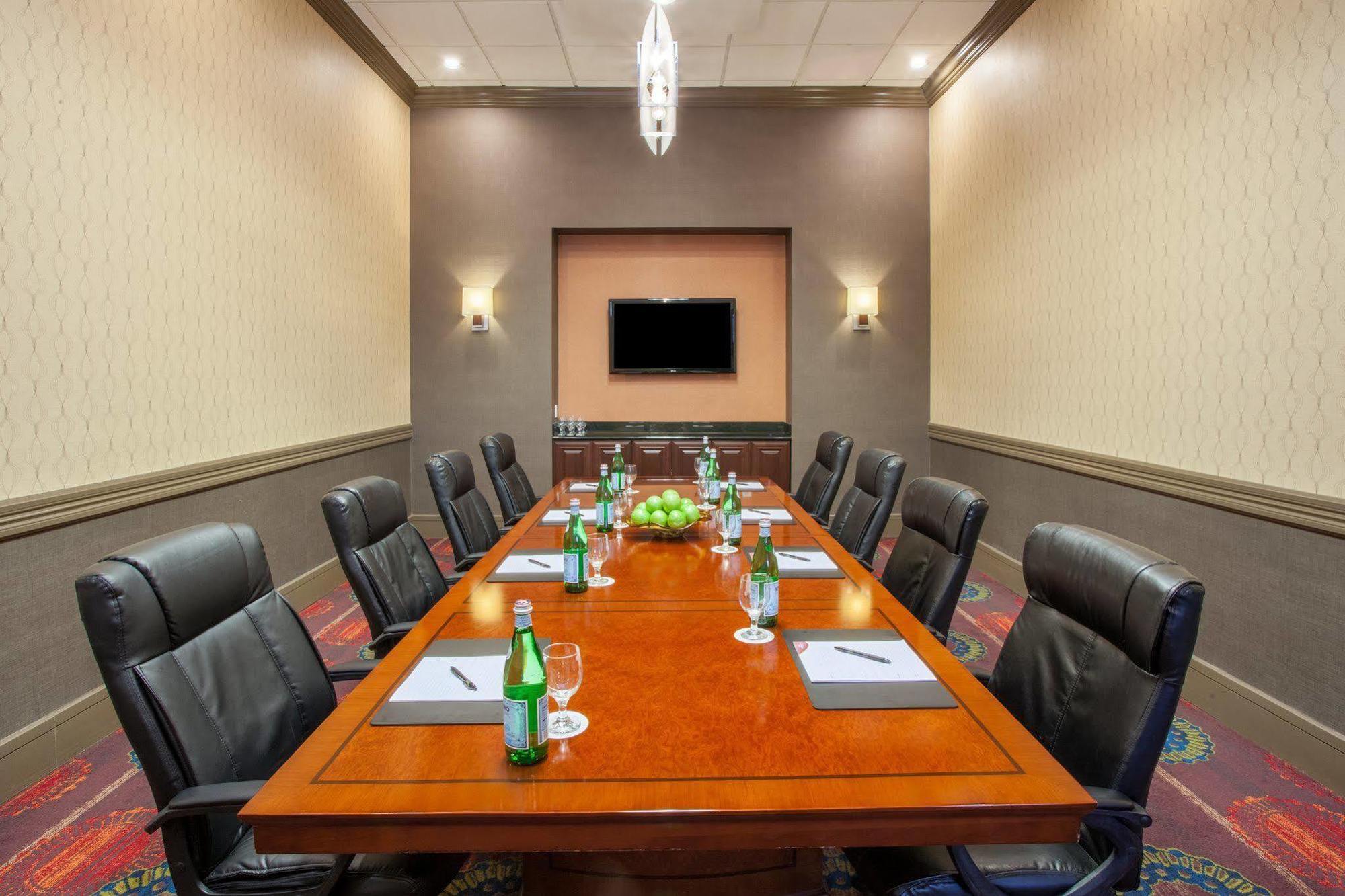 Radisson Dayton Convention Center Hotel Bagian luar foto