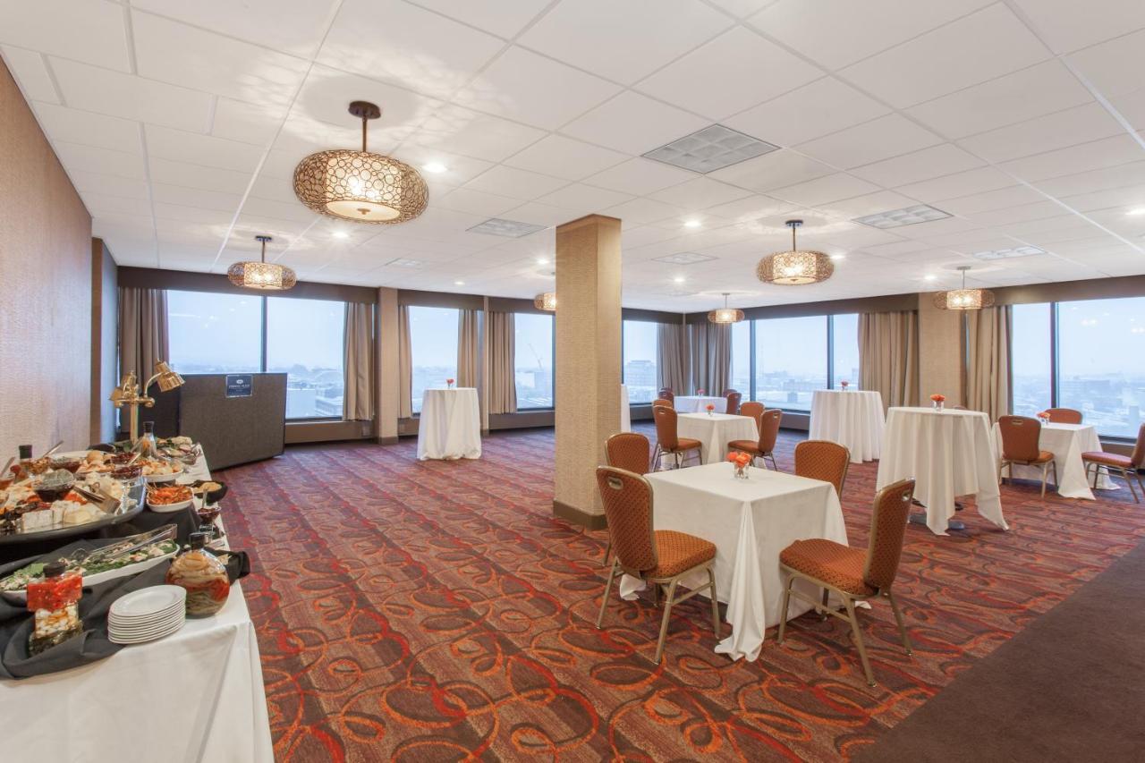 Radisson Dayton Convention Center Hotel Bagian luar foto
