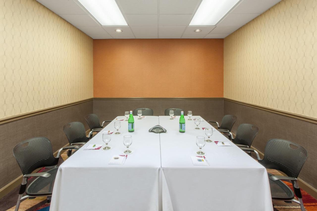 Radisson Dayton Convention Center Hotel Bagian luar foto