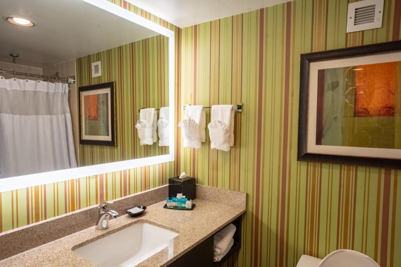 Radisson Dayton Convention Center Hotel Bagian luar foto