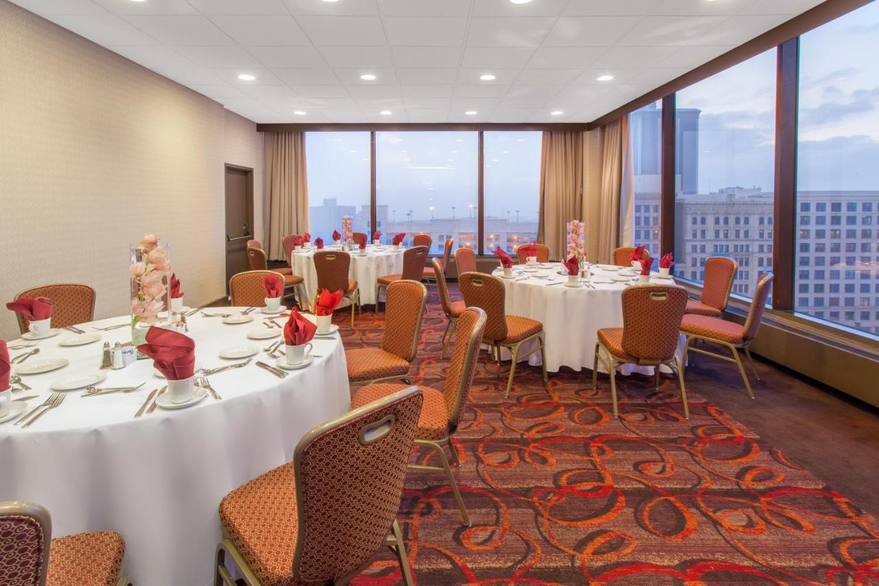 Radisson Dayton Convention Center Hotel Bagian luar foto