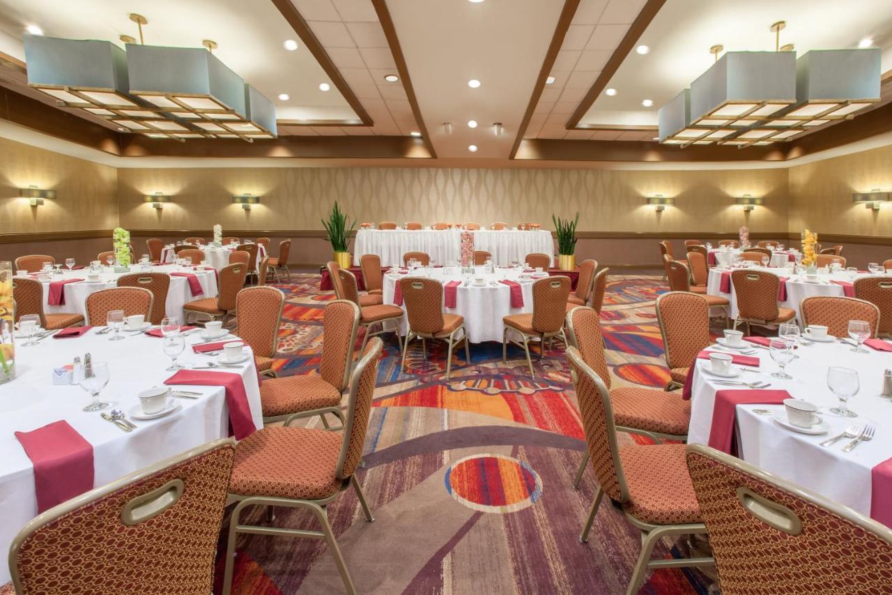 Radisson Dayton Convention Center Hotel Bagian luar foto