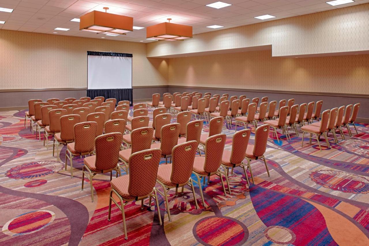 Radisson Dayton Convention Center Hotel Bagian luar foto